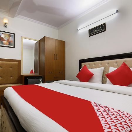 Hotel Wall Street New Delhi Exterior photo