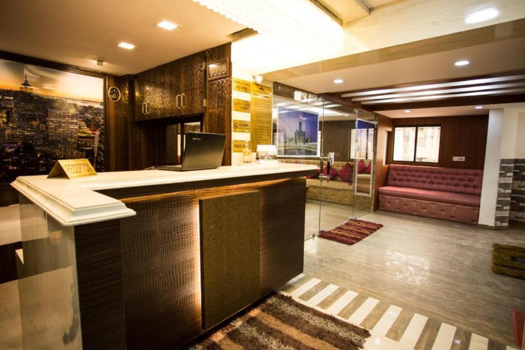 Hotel Wall Street New Delhi Exterior photo
