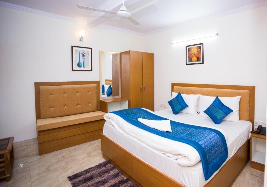 Hotel Wall Street New Delhi Exterior photo