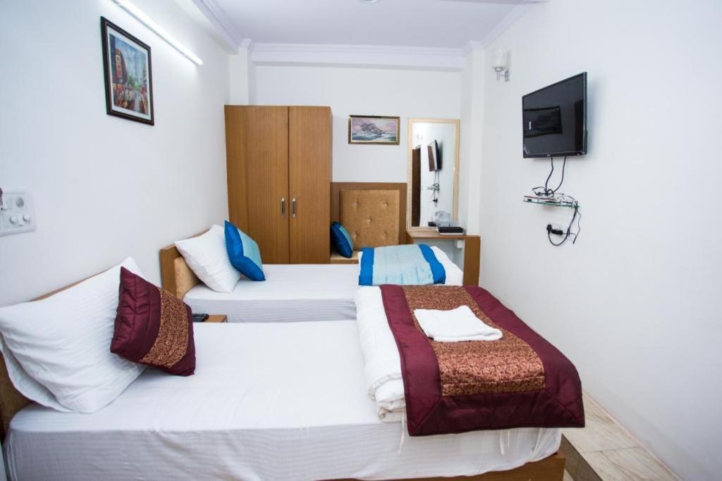 Hotel Wall Street New Delhi Exterior photo