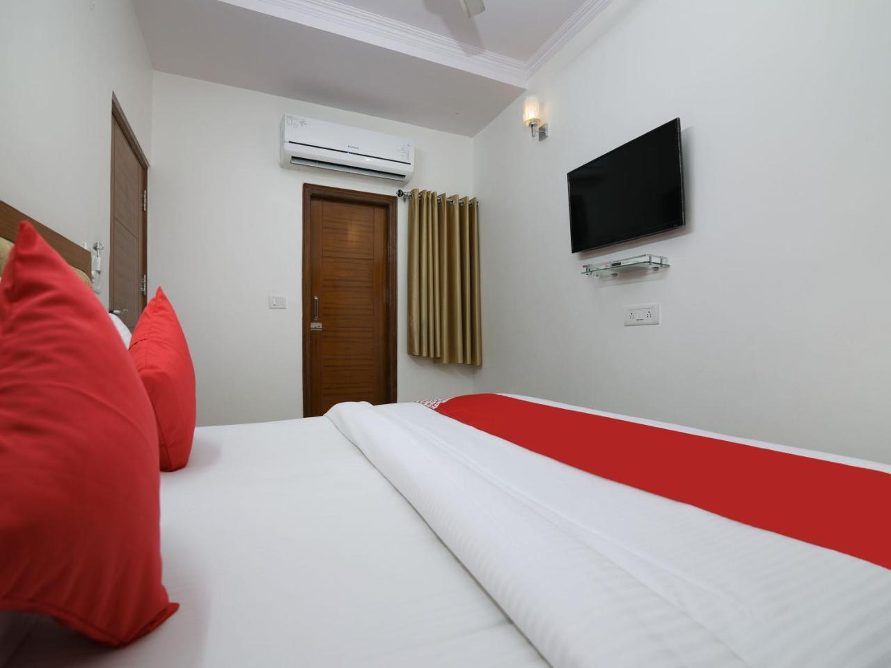 Hotel Wall Street New Delhi Exterior photo
