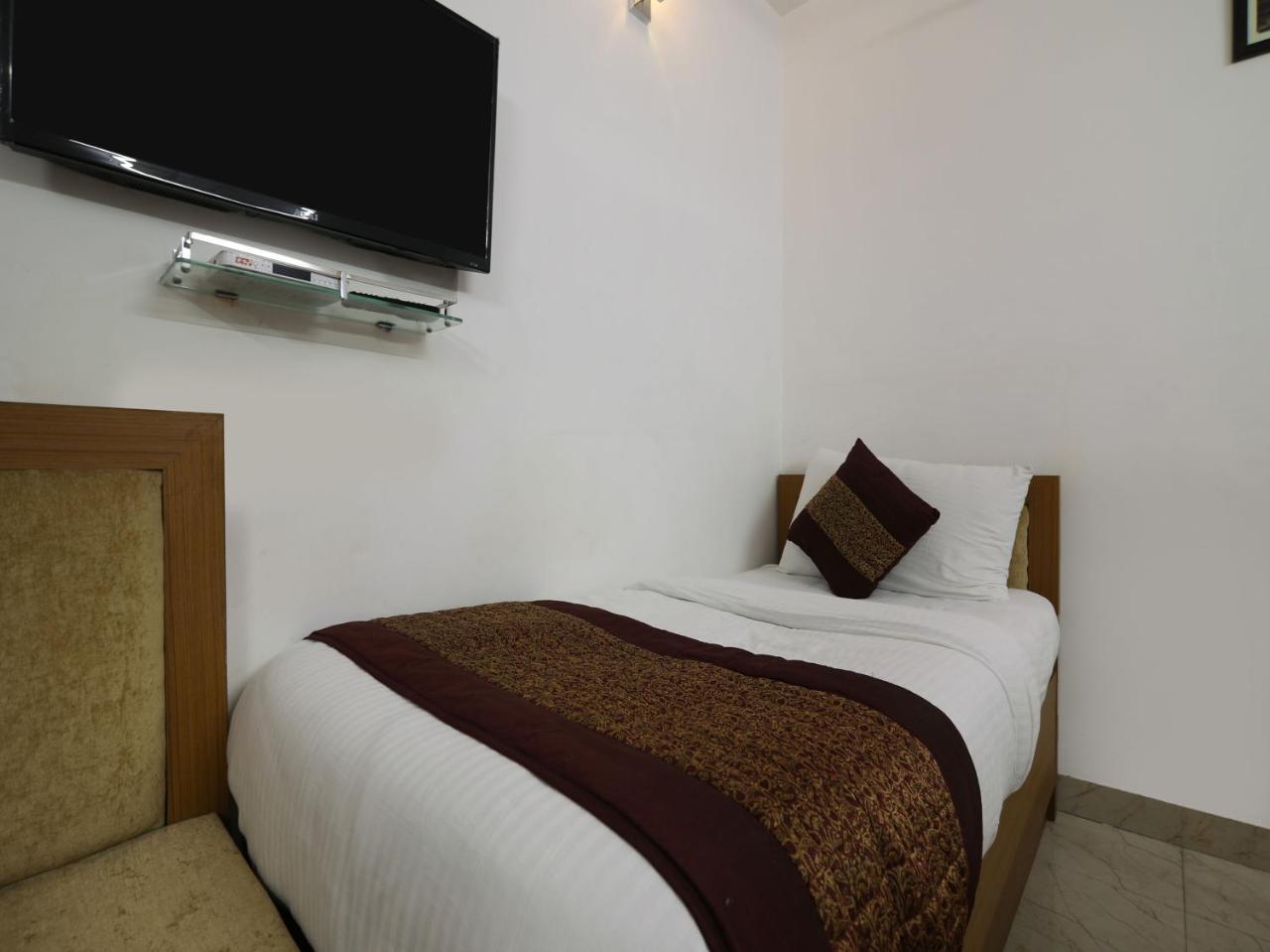 Hotel Wall Street New Delhi Exterior photo