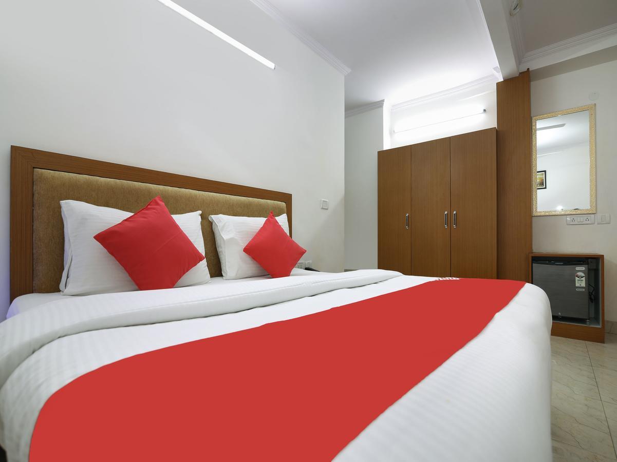 Hotel Wall Street New Delhi Exterior photo